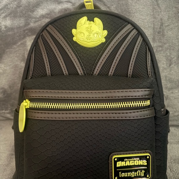 Loungefly DreamWorks How To Train Your Dragon Night Fury Mini Backpack NWT - Picture 1 of 5